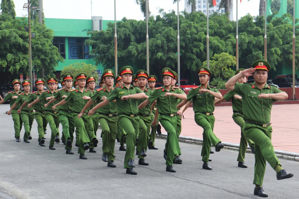 Công an quận Nam Từ Liêm rèn điều lệnh, võ thuật, tăng tính kỷ luật