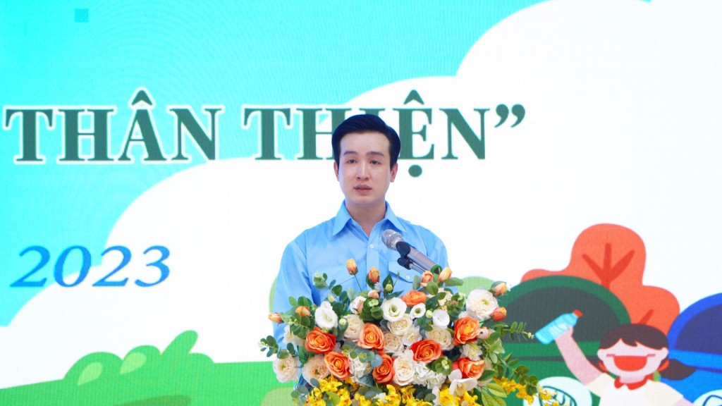 Phó Bí thư Thành đoàn, Chủ tịch Hội đồng Đội thành phố Hà Nội Đào Đức Việt phát biểu tại buổi lễ