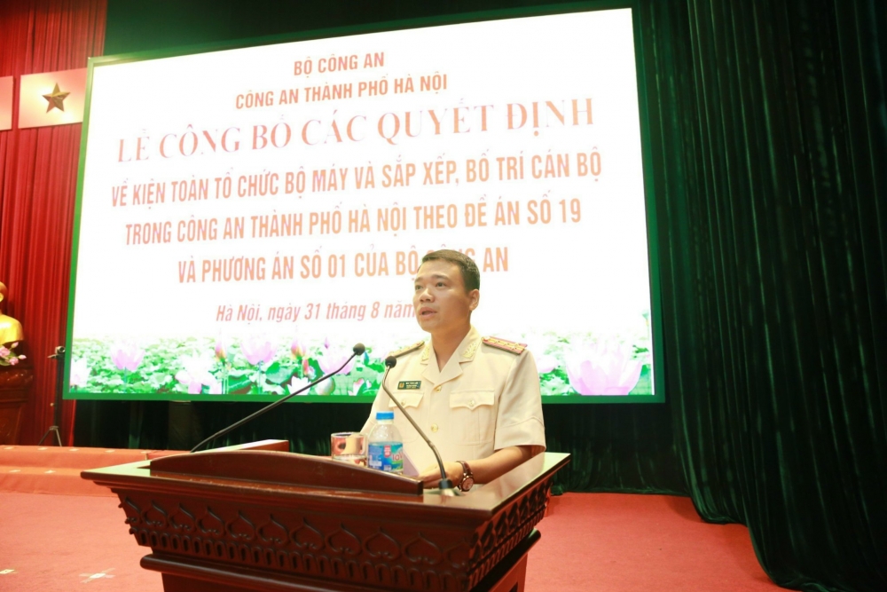 Đại tá Mai Tùng Lâm, Phó trưởng CAQ Nam Từ Liêm, phát biểu tại buổi lễ