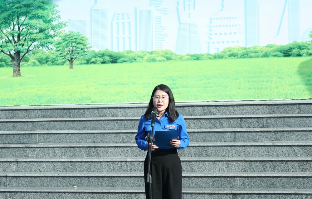 Đại diện đoàn thanh niên phường phát biểu hưởng ứng