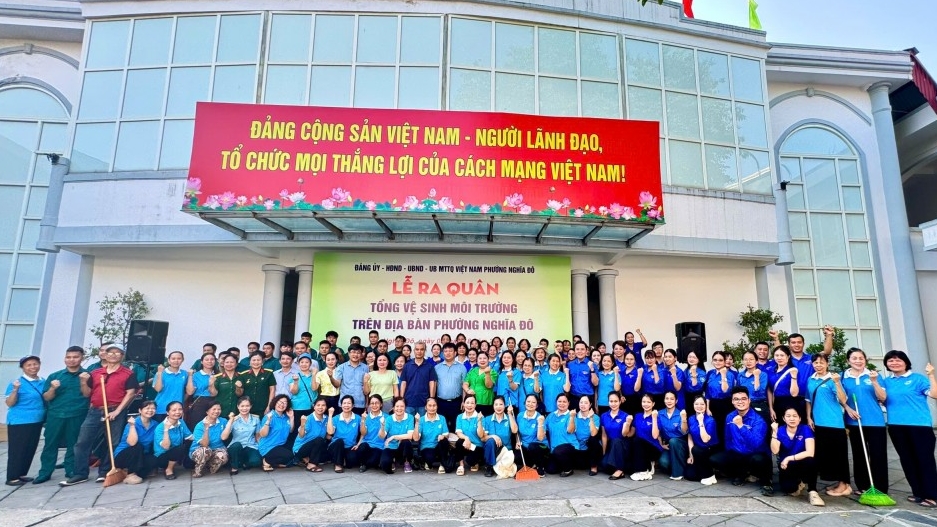 Ra quân vì môi trường, xây dựng phường Nghĩa Đô văn minh