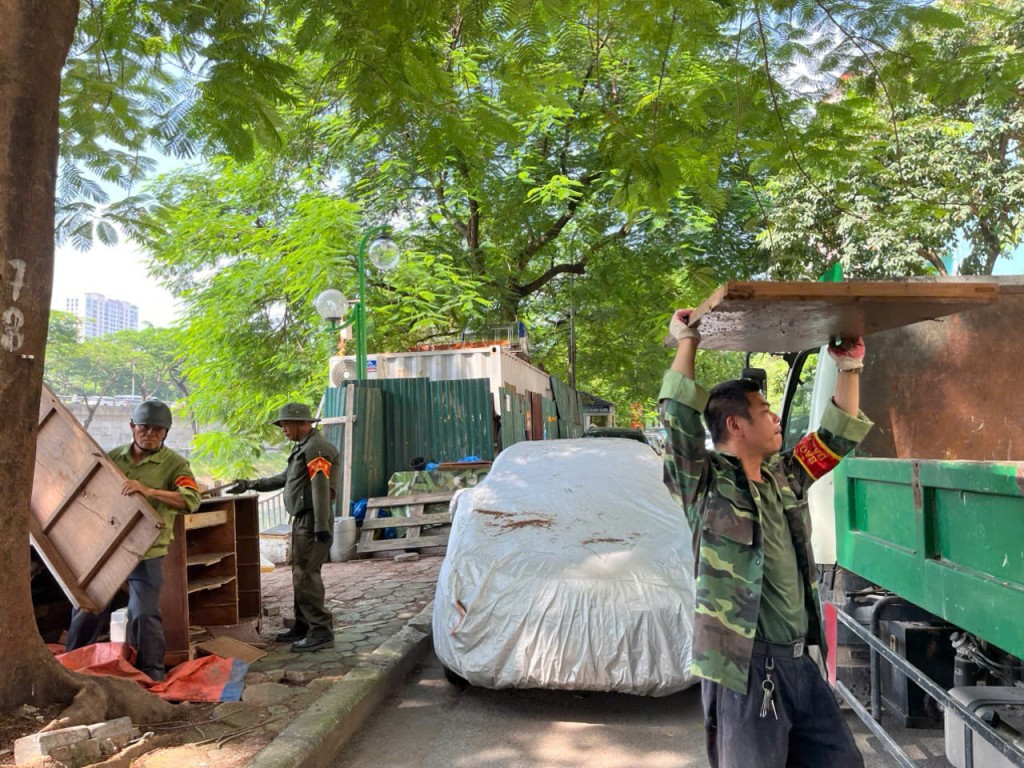 Ngay sau Lễ phát động, các lực lượng triển khai phần việc đảm bảo môi trường và văn minh đô thị Ngay sau Lễ phát động, các lực lượng triển khai phần việc đảm bảo môi trường và văn minh đô thị