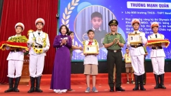 cong an tp ha noi vinh danh 418 hoc sinh xuat sac tieu bieu