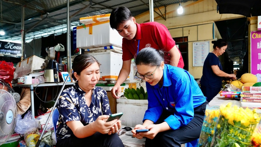 Những ngày "chuyển đổi số" ở phường Phú Thượng