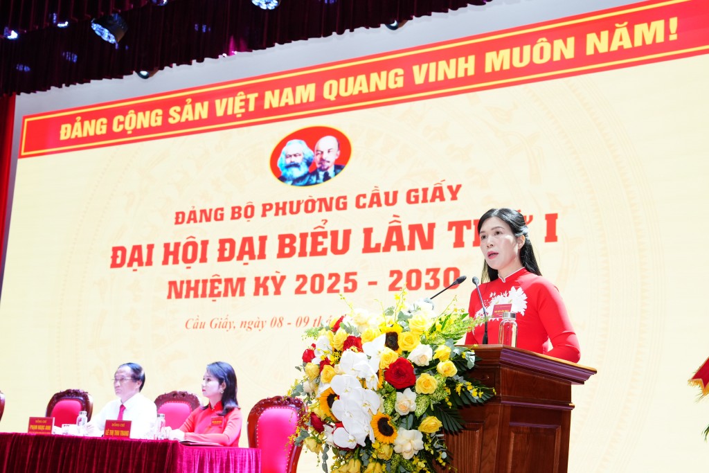 Đồng chí Trần Thị Phương Hoa tiếp thu chỉ đạo từ đại diện lãnh đạo TP Hà Nội