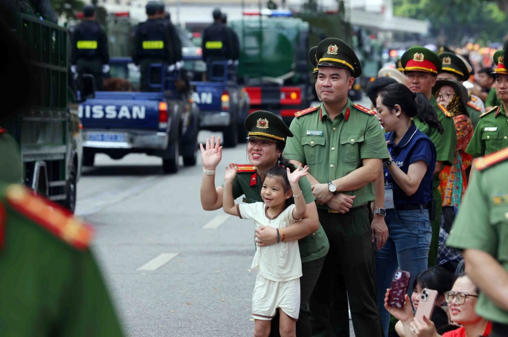 Ngày hội là dịp để người dân ở Thủ đô Hà Nội được chiêm ngưỡng màn duyệt binh lớn của Công an Thủ đô