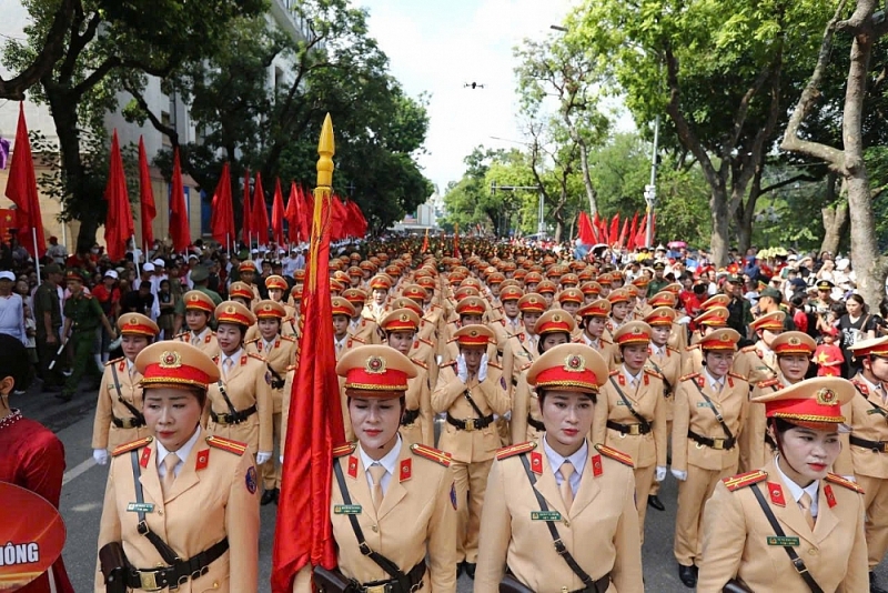 Nữ Cảnh sát giao thông Thủ đô rạng rỡ trong Ngày hội Vì Thủ đô bình yên