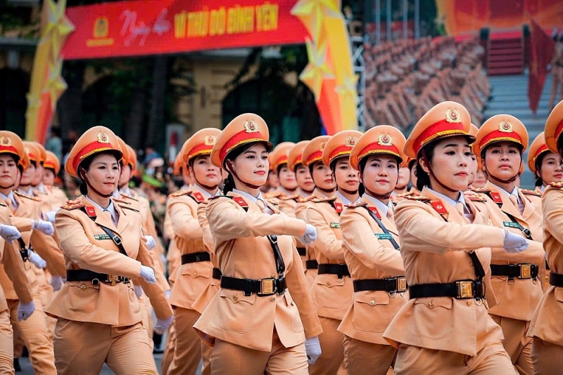 Nữ Cảnh sát giao thông Thủ đô rạng rỡ trong Ngày hội Vì Thủ đô bình yên