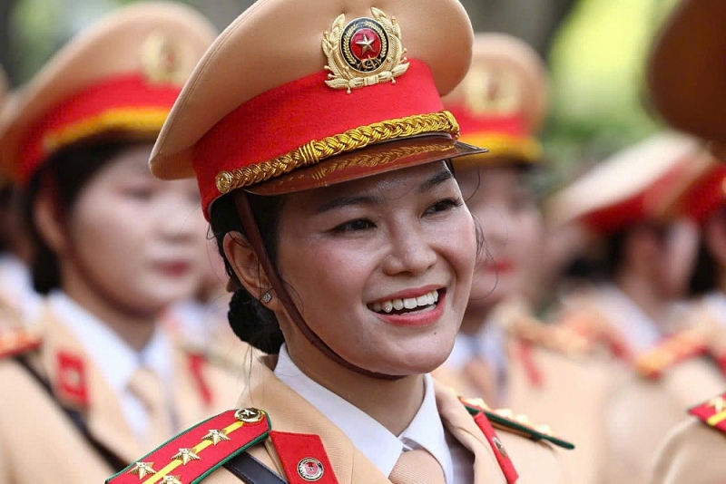 Nữ Cảnh sát giao thông Thủ đô rạng rỡ trong Ngày hội Vì Thủ đô bình yên