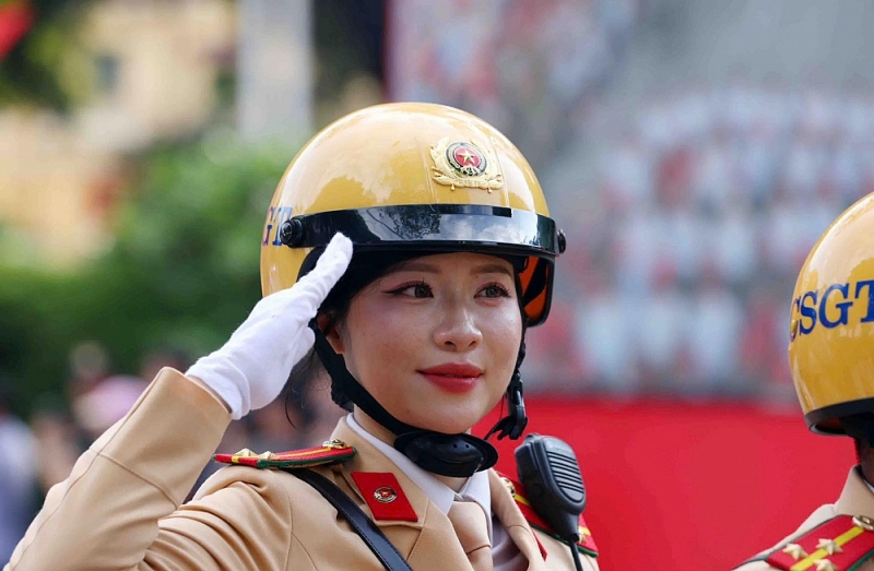 Nữ Cảnh sát giao thông Thủ đô rạng rỡ trong Ngày hội Vì Thủ đô bình yên