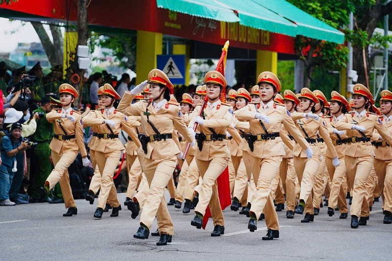 Nữ Cảnh sát giao thông Thủ đô rạng rỡ trong Ngày hội Vì Thủ đô bình yên