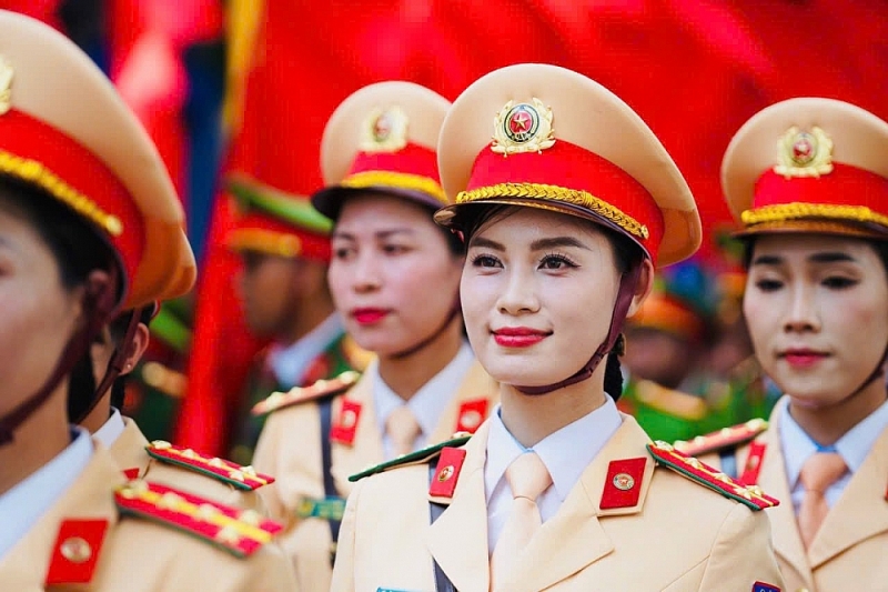 Nữ Cảnh sát giao thông Thủ đô rạng rỡ trong Ngày hội Vì Thủ đô bình yên