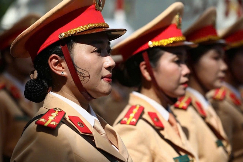 Nữ Cảnh sát giao thông Thủ đô rạng rỡ trong Ngày hội Vì Thủ đô bình yên