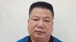 khoi to nguoi dan ong rut chia khoa xe khach giua duong vanh dai 3