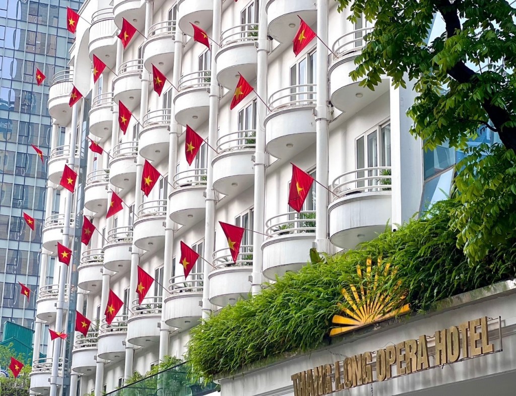 Khách sạn treo cờ Tổ quốc mừng Quốc khánh