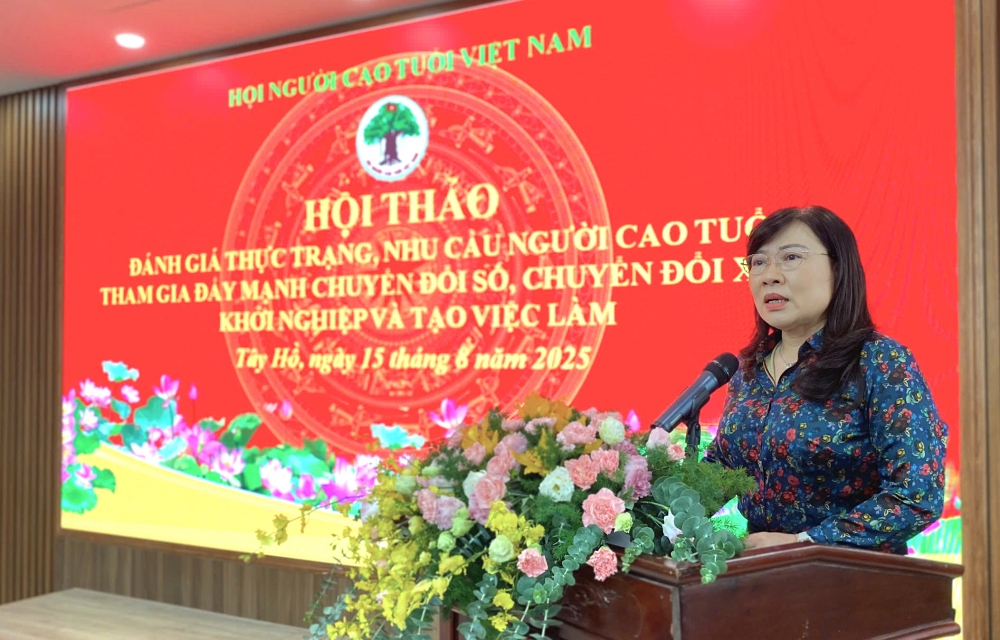 Người cao tuổi Hà Nội không đứng ngoài chuyển đổi số