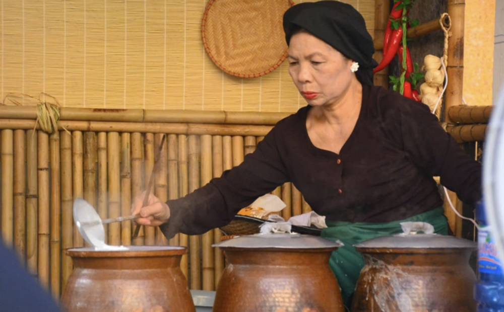 Bánh cuốn Thanh Trì cần tay nghề khéo léo