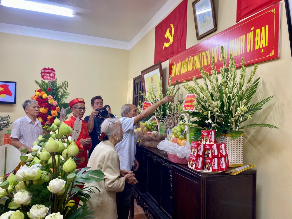 Phường Phú Thượng gắn biển công trình lịch sử, giáo dục truyền thống cách mạng