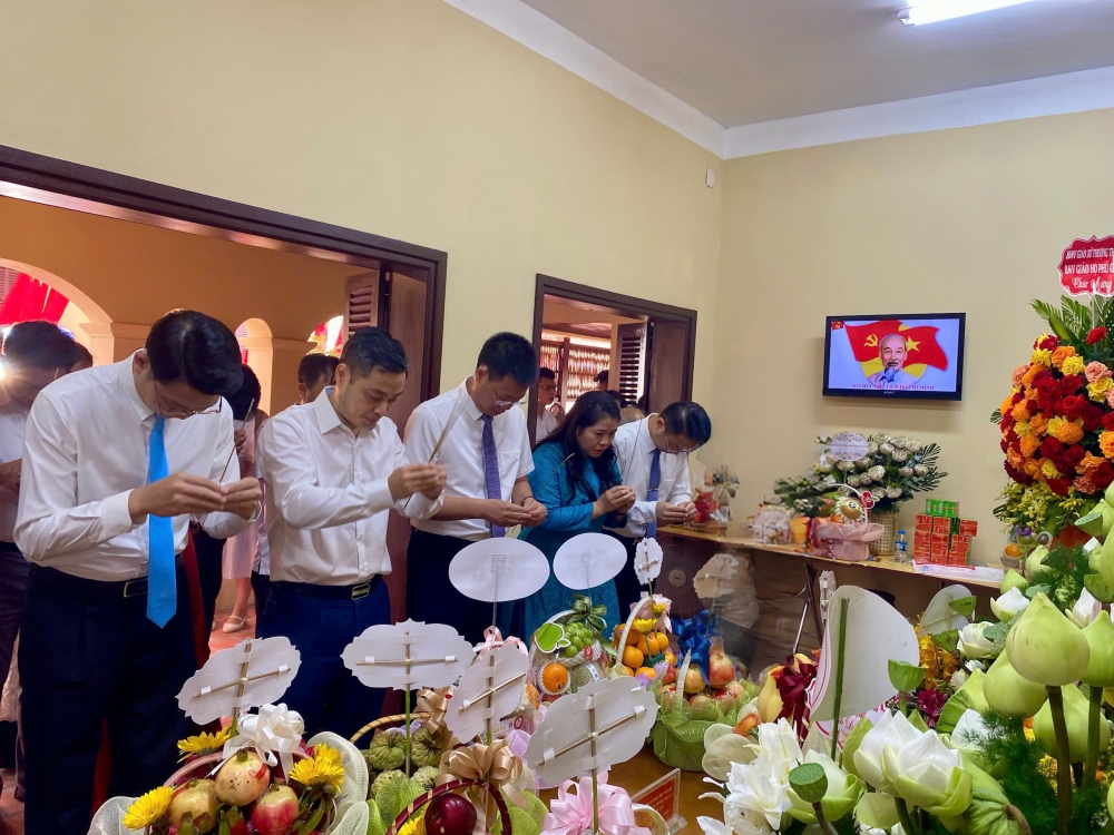 Phường Phú Thượng gắn biển công trình lịch sử, giáo dục truyền thống cách mạng