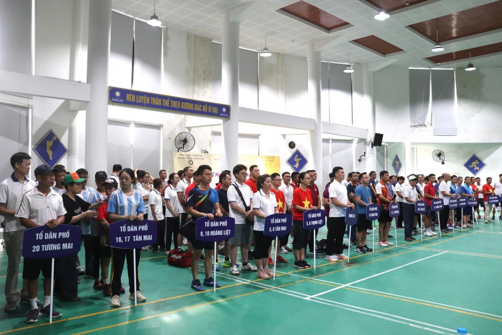 Đông đảo người dân phường Hoàng Mai tham dự giải