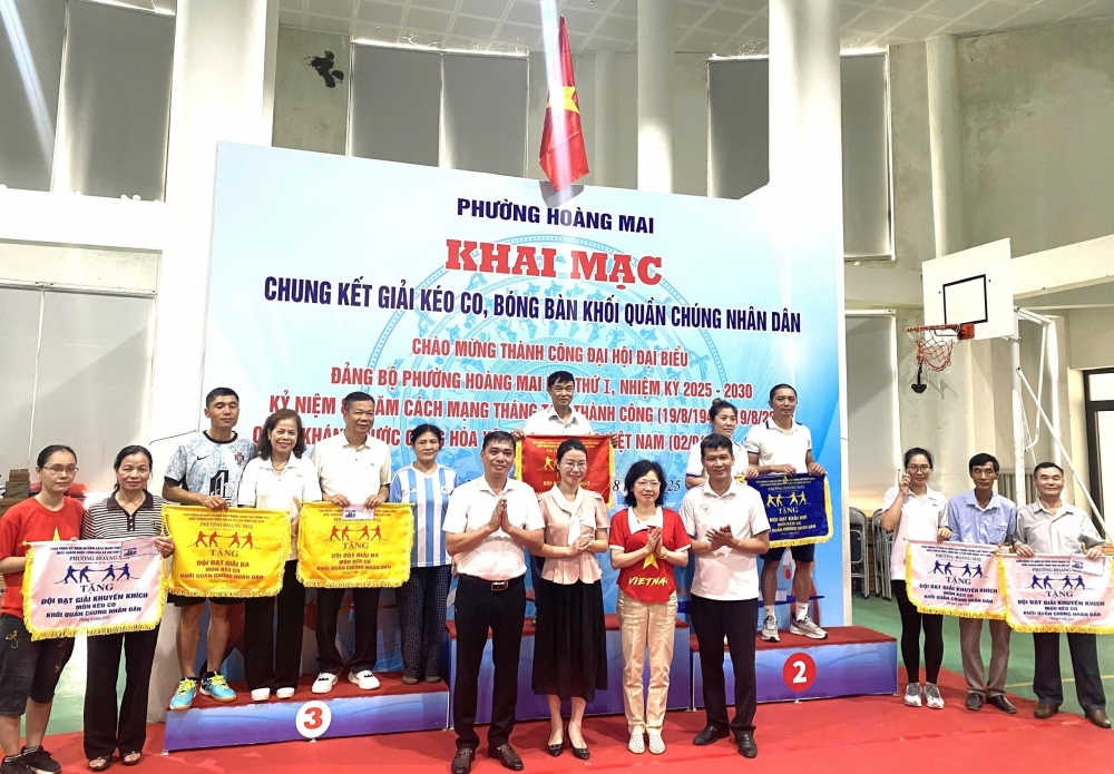 Trao giải cho nội dung kéo co