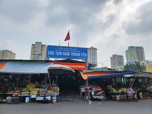 Chợ tạm Nam Trung Yên