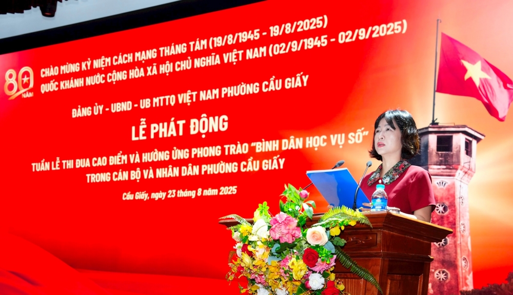 Bà Nguyễn Thị Thu Hà - Phó Chủ tịch UBND phường phát biểu khai mạc