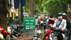 nguoi dan va du khach du le dieu binh a80 can nam ro diem trong giu xe