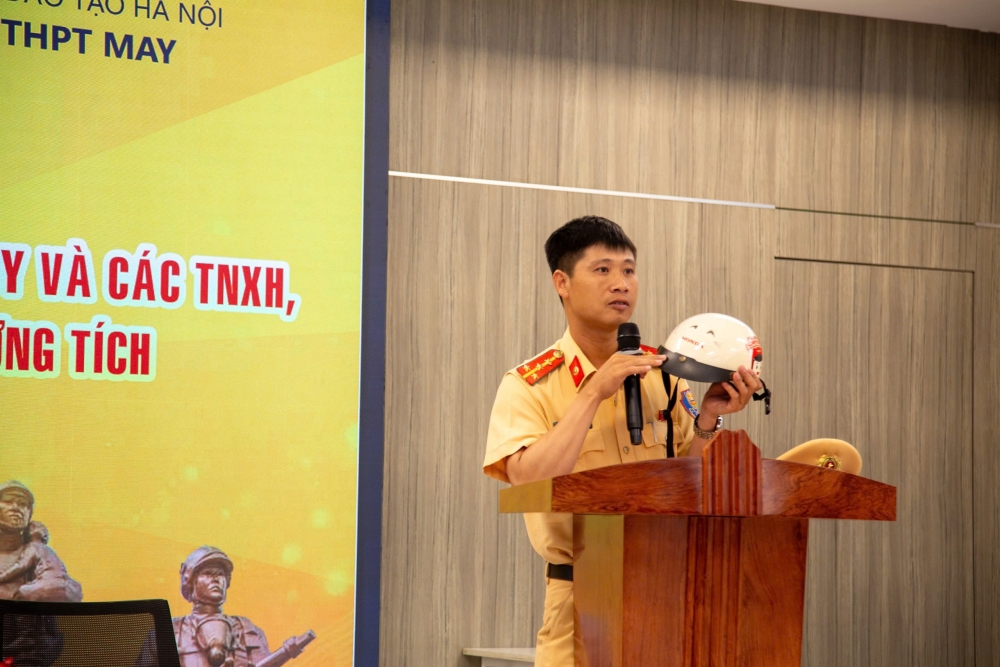 Gần 2.000 giáo viên, học sinh được tuyên truyền pháp luật về an toàn giao thông