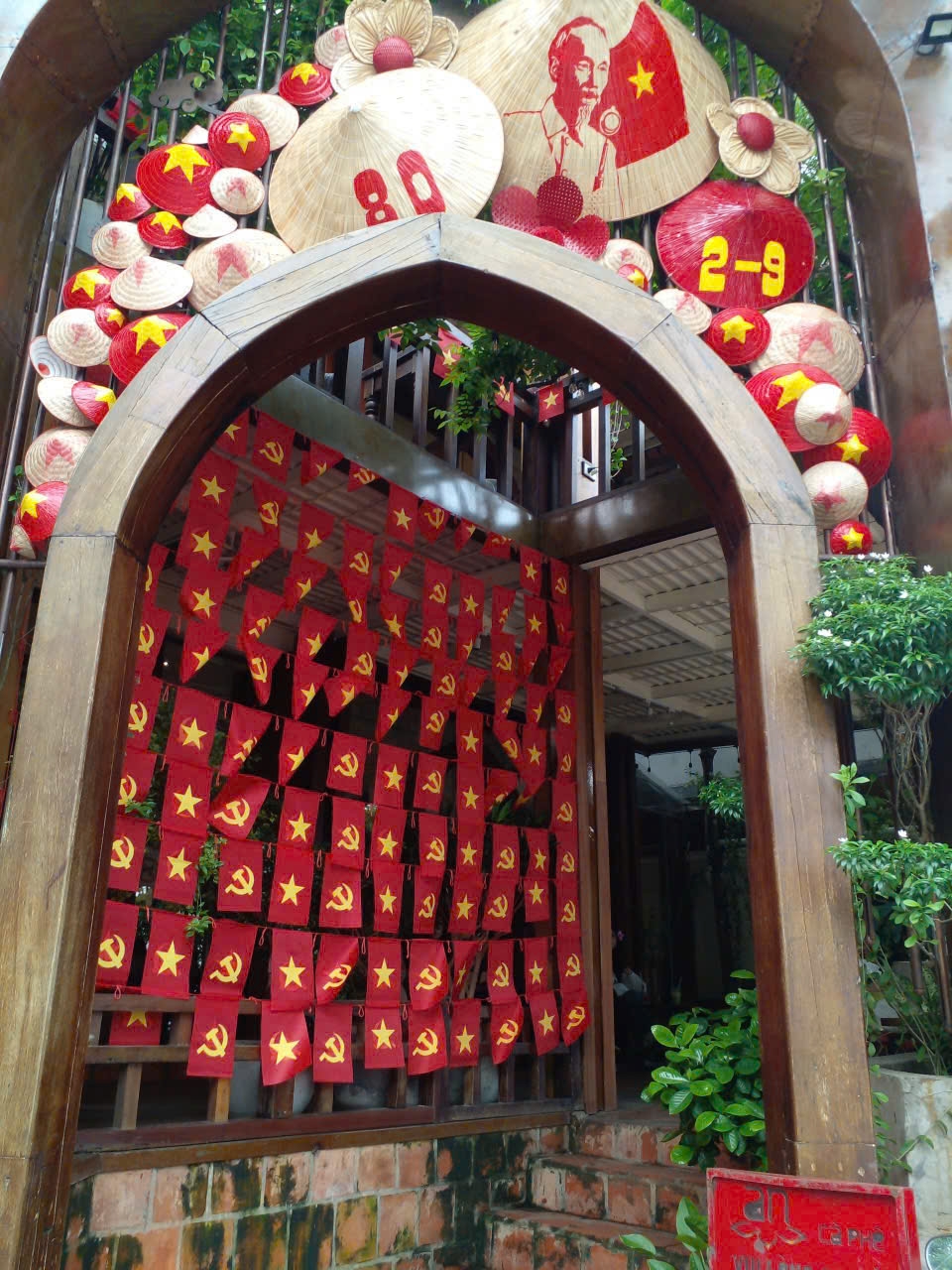 Phường Tây Hồ rực rỡ cờ hoa chào mừng Quốc khánh 2/9