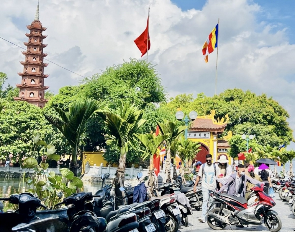 Phường Tây Hồ rực rỡ cờ hoa chào mừng Quốc khánh 2/9