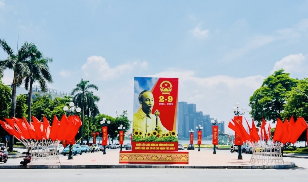 Phường Tây Hồ rực rỡ cờ hoa chào mừng Quốc khánh 2/9