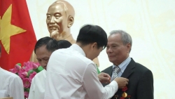 phuong yen hoa 202 dang vien duoc trao tang huy hieu dang dot 29