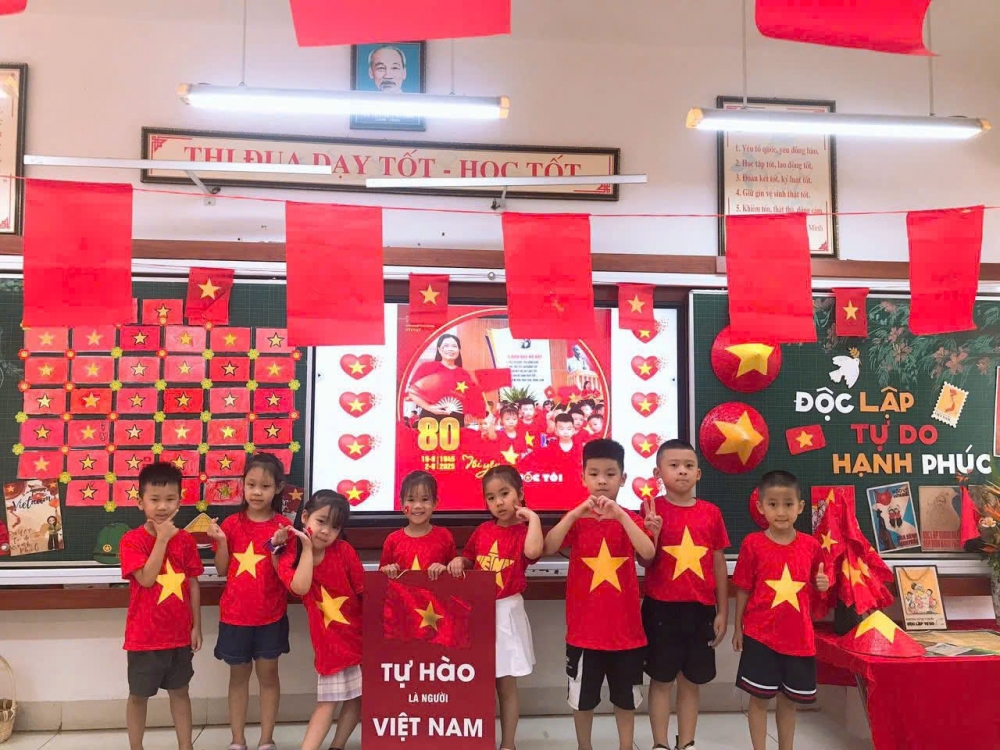 Tây Hồ: Vận động người dân cài đặt ứng dụng “A80 – Tự hào Việt Nam”