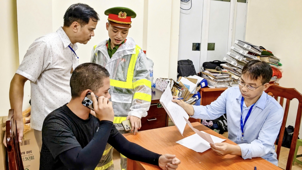 Xử lý bãi xe trái phép, thu tiền phá giá gần Quảng trường Ba Đình