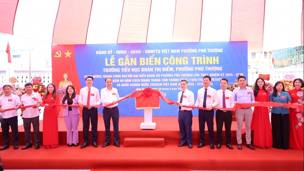 Phú Thượng: Gắn biển công trình Trường TH Đoàn Thị Điểm