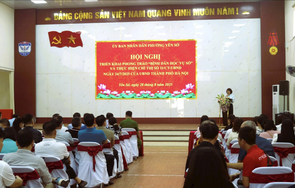 Bà Trần Thanh Nga - Phó Chủ tịch UBND phường Yên Sở phát biểu tại hội nghị