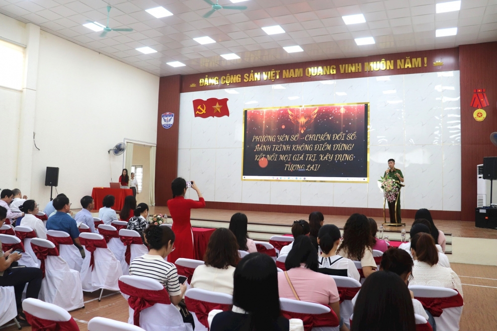 Phó Bí thư Đoàn phường Nguyễn Ngọc Dương phát biểu tại hội nghị