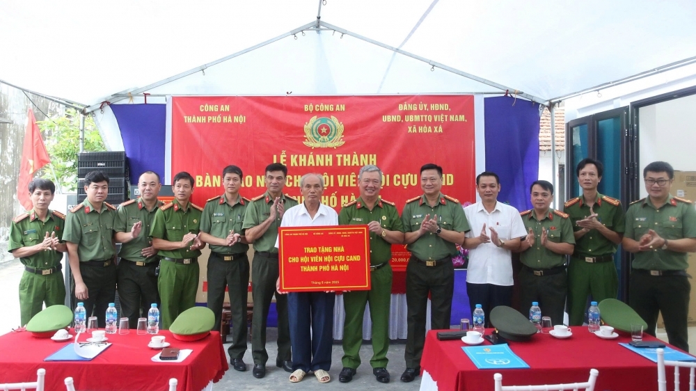 Hà Nội: Bàn giao nhà cho hội viên Hội Cựu CAND dịp 2/9