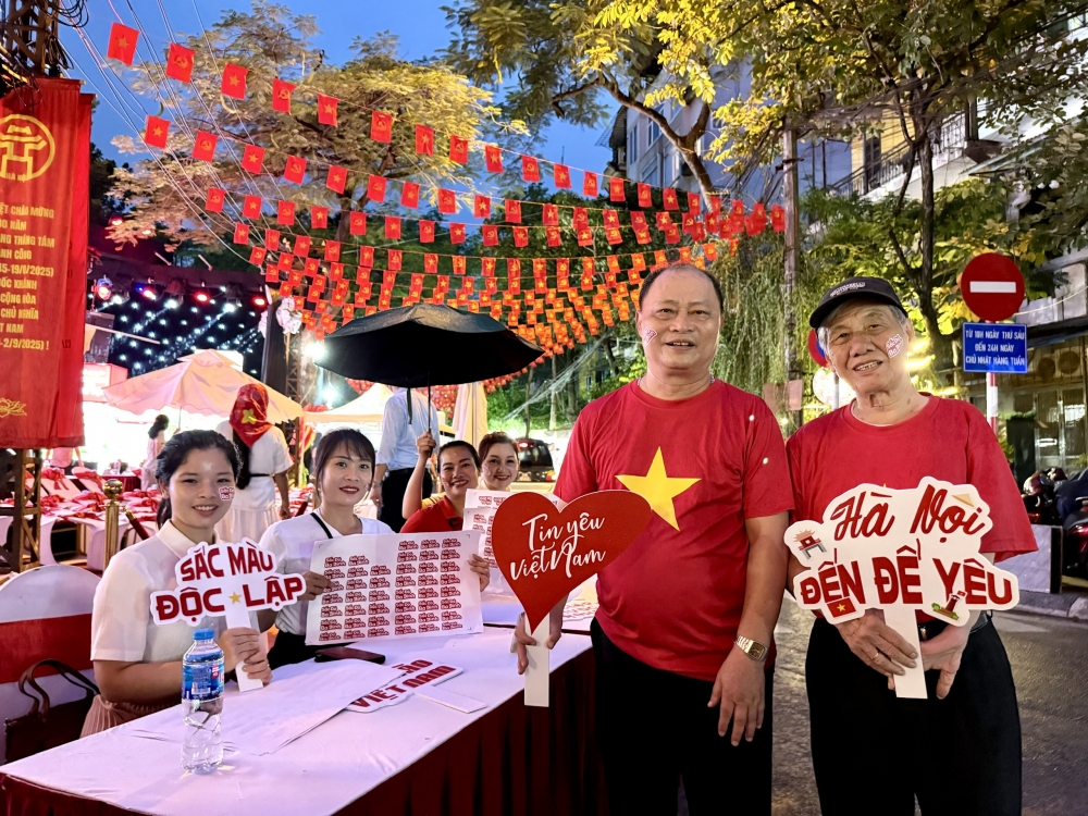 Người dân phường Ba Đình hào hứng checkin