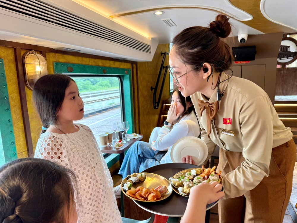 Đoàn tàu du lịch Hà Nội 5 Cửa Ô kết nối di sản, quảng bá văn hóa