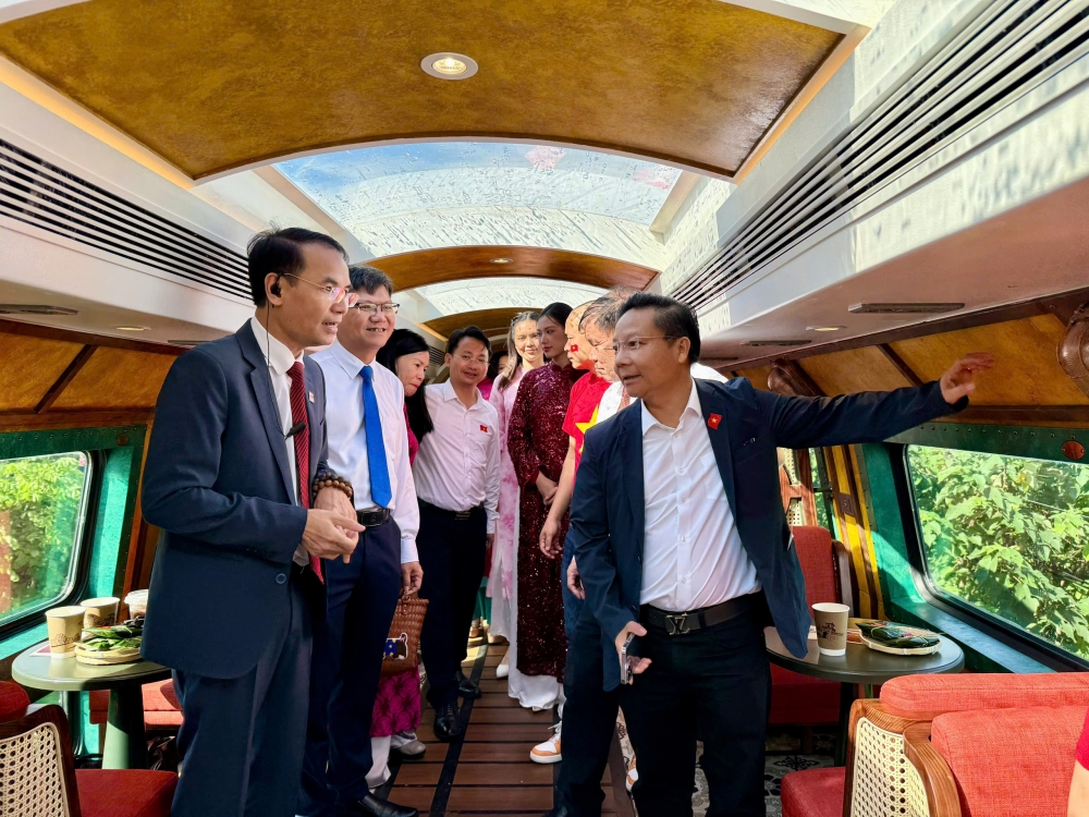 Đoàn tàu du lịch Hà Nội 5 Cửa Ô kết nối di sản, quảng bá văn hóa
