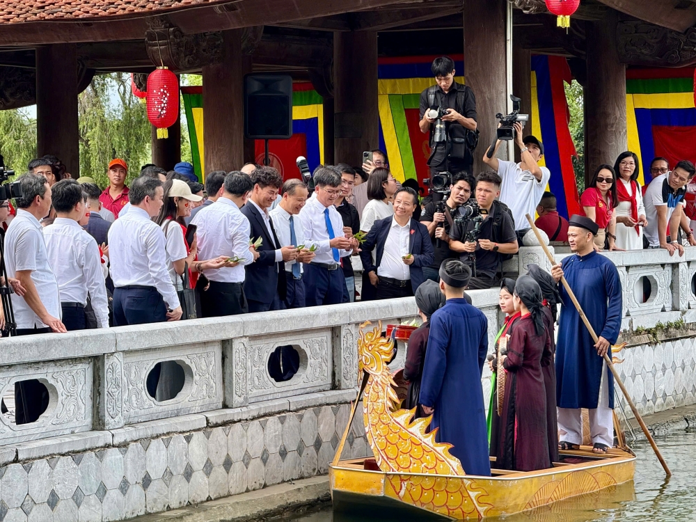 Đoàn tàu du lịch Hà Nội 5 Cửa Ô kết nối di sản, quảng bá văn hóa