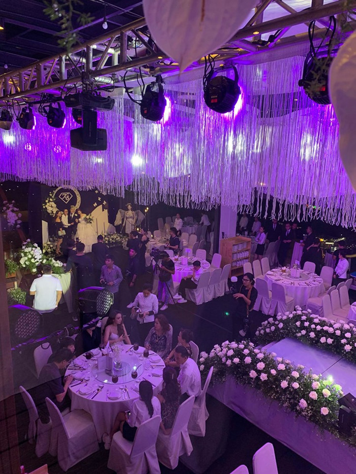 hai con trai du dam cuoi vo chong lam chan khang sau 17 nam chung song