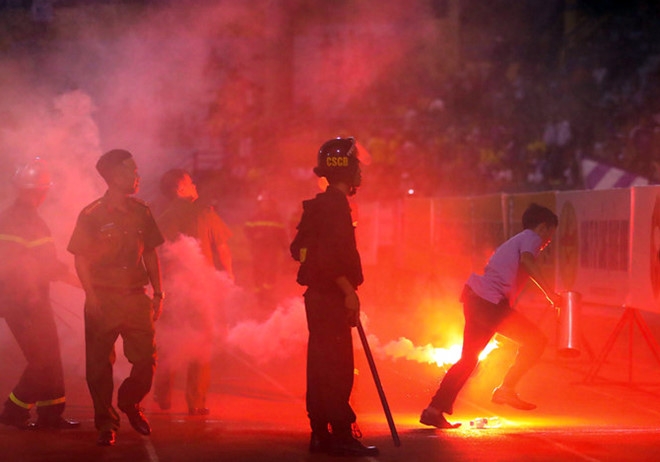 Chỉ đạo làm rõ vụ bắn pháo sáng ở sân Hàng Đẫy; Trẻ em cả nước vui Trung thu