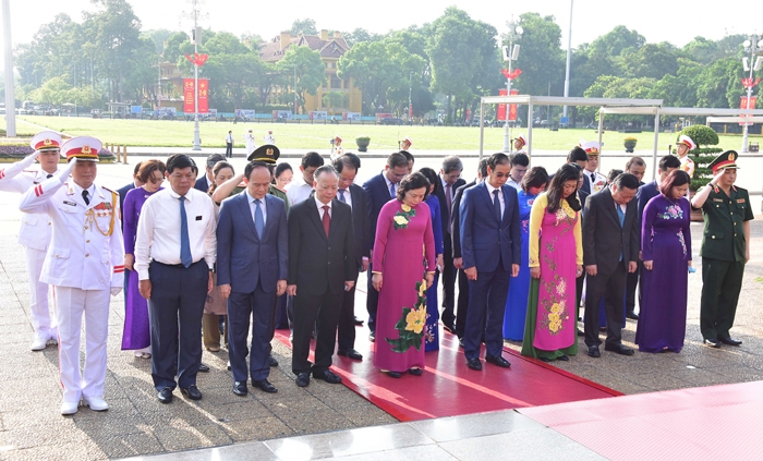 lanh dao dang nha nuoc thanh pho ha noi vao lang vieng chu tich ho chi minh