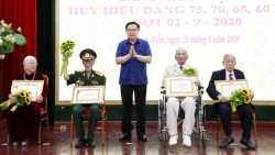 ha noi ghi nhan va danh gia cao nhung dong gop cua dang vien lao thanh