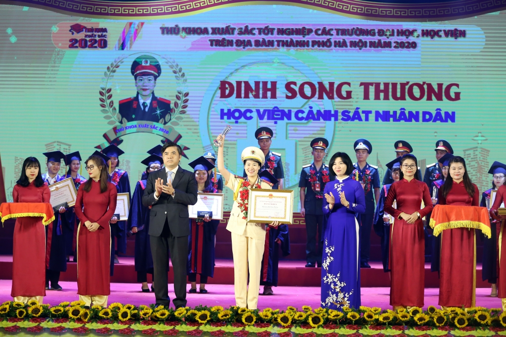 phat huy tinh than xung kich sang tao cong hien cho thu do va dat nuoc