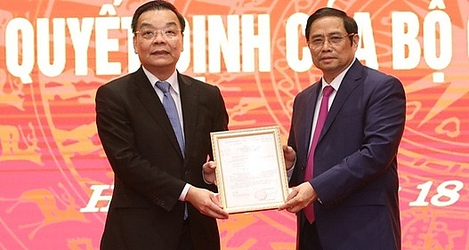 Ông Chu Ngọc Anh (bên trái ảnh) nhận quyết định bổ nhiệm