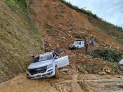 Hành trình gian nan &quot;chở Trung thu” lên bản